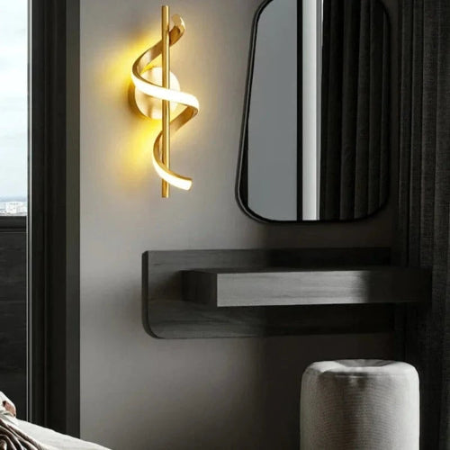 Applique murale dorée-couloir